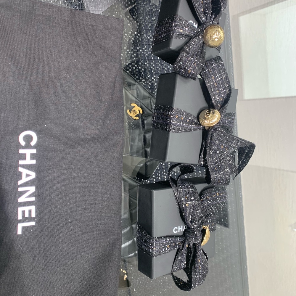 Authentic Chanel dust bag with strings, mid size , brand new condition. - Picture 12 of 12